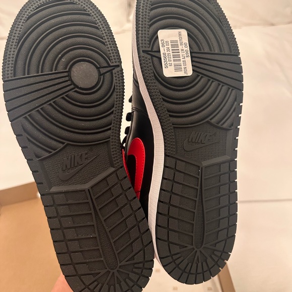 NEW w/ Box! Big Kids Air Jordan 1 Low Black, White & Red Sneakers - Picture 5 of 8